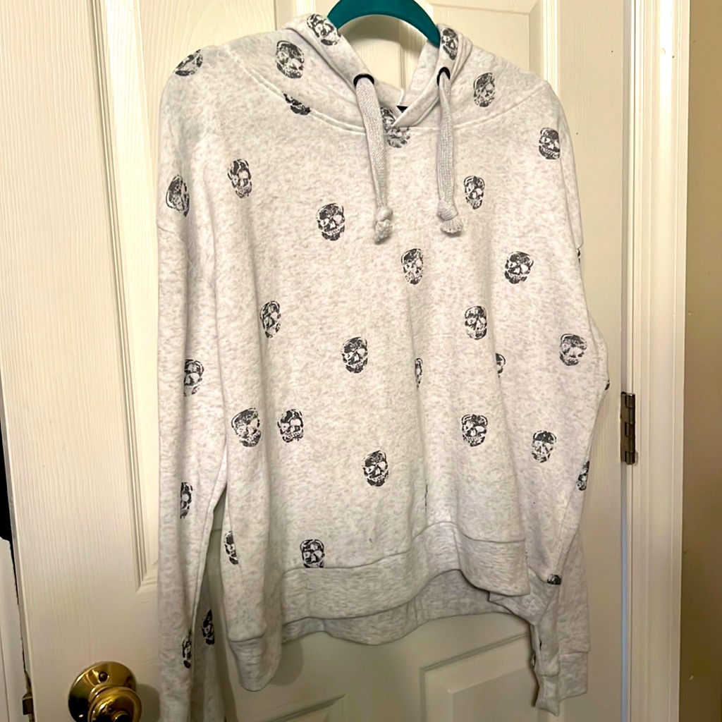 Ocean Drive Skull Super Soft Hoodie. Like New! Medium.